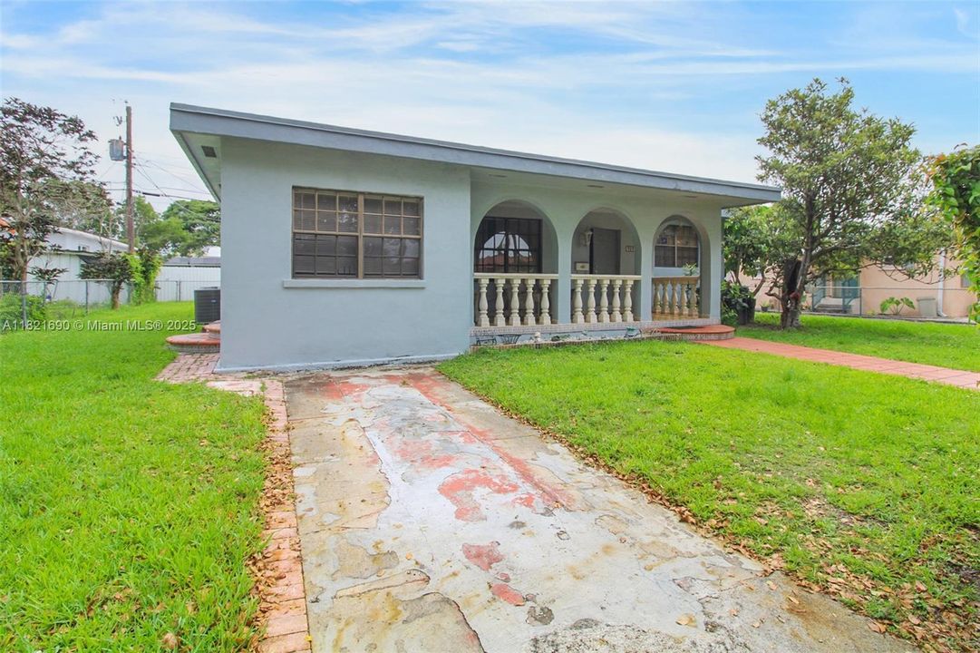 For Sale: $825,000 (3 beds, 2 baths, 1767 Square Feet)