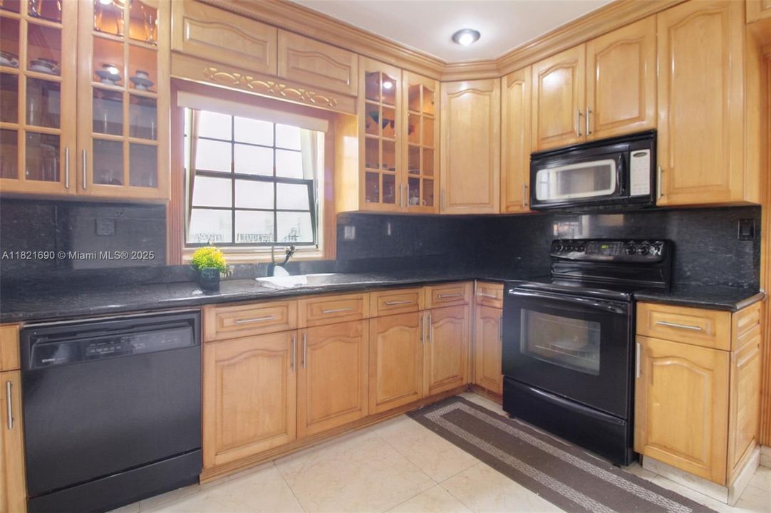 For Sale: $825,000 (3 beds, 2 baths, 1767 Square Feet)