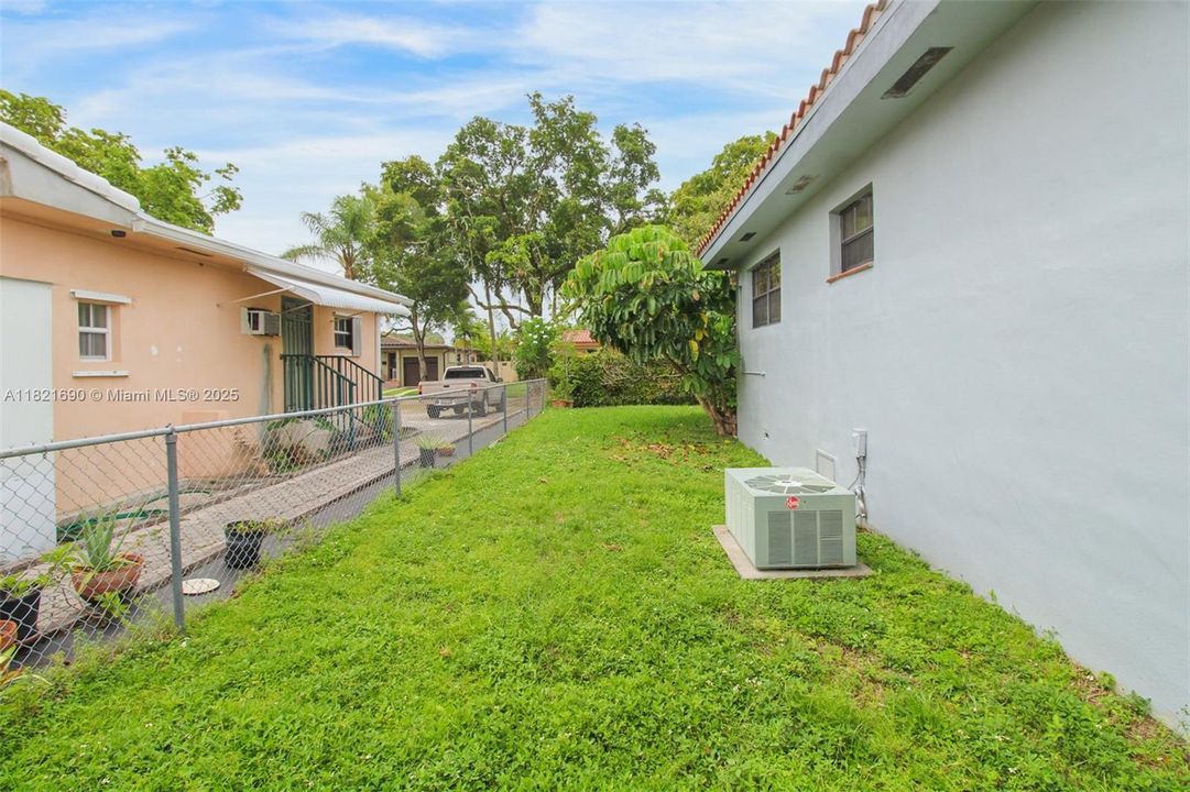 For Sale: $825,000 (3 beds, 2 baths, 1767 Square Feet)