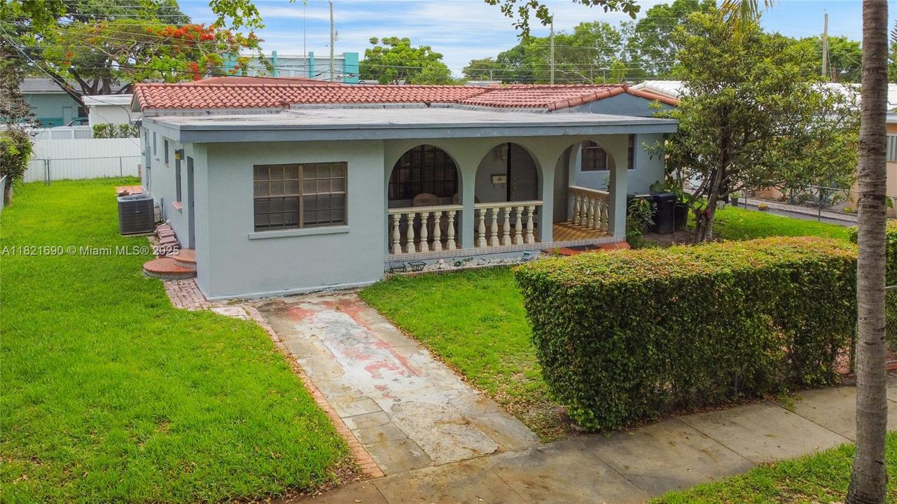 For Sale: $825,000 (3 beds, 2 baths, 1767 Square Feet)