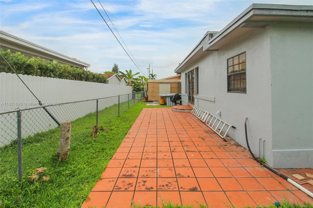 For Sale: $825,000 (3 beds, 2 baths, 1767 Square Feet)