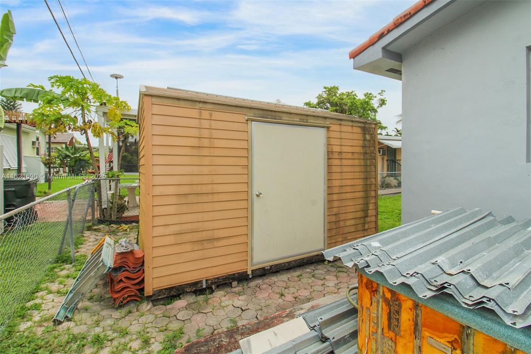 For Sale: $825,000 (3 beds, 2 baths, 1767 Square Feet)