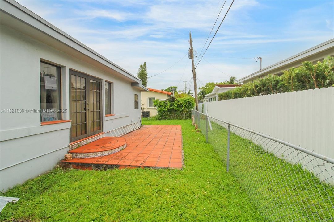 For Sale: $825,000 (3 beds, 2 baths, 1767 Square Feet)