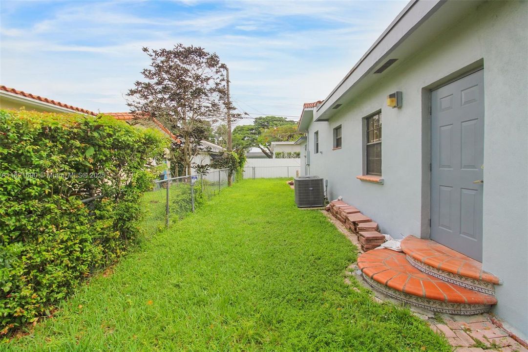 For Sale: $825,000 (3 beds, 2 baths, 1767 Square Feet)