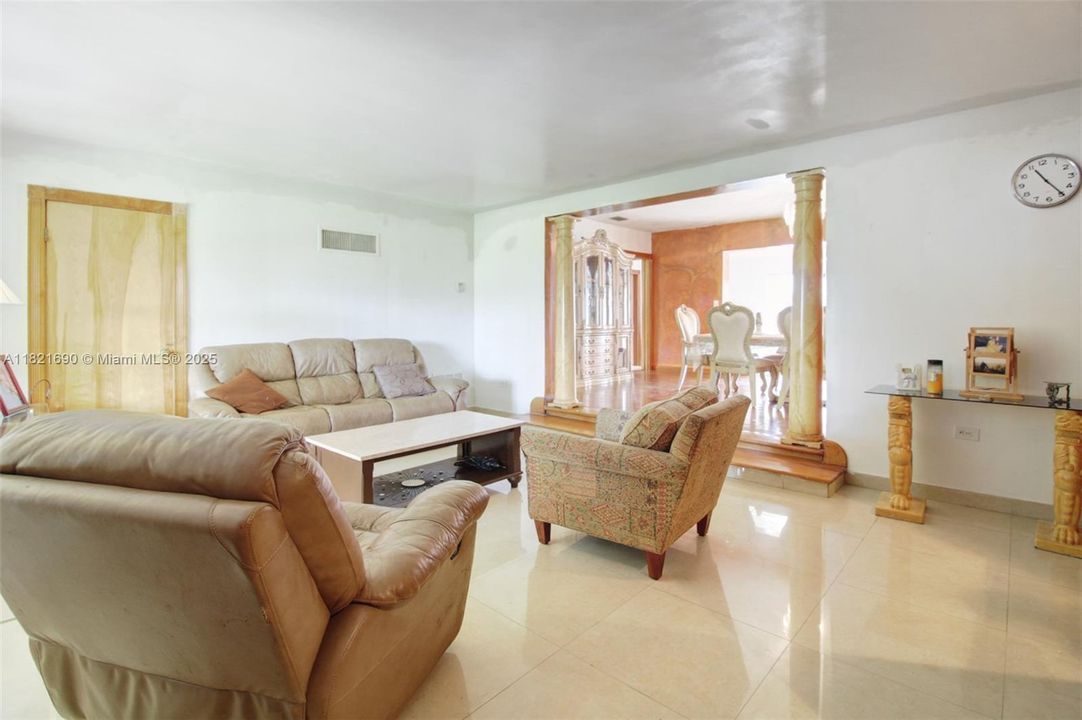 For Sale: $825,000 (3 beds, 2 baths, 1767 Square Feet)