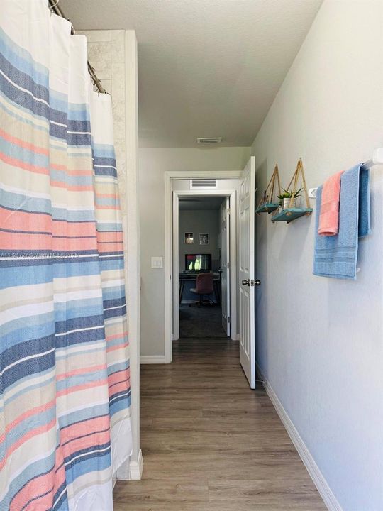 For Rent: $2,465 (4 beds, 2 baths, 1642 Square Feet)