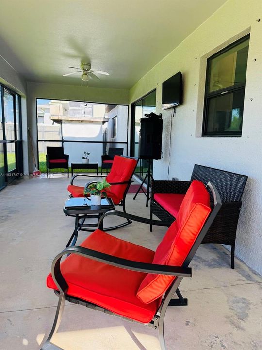 For Rent: $2,465 (4 beds, 2 baths, 1642 Square Feet)