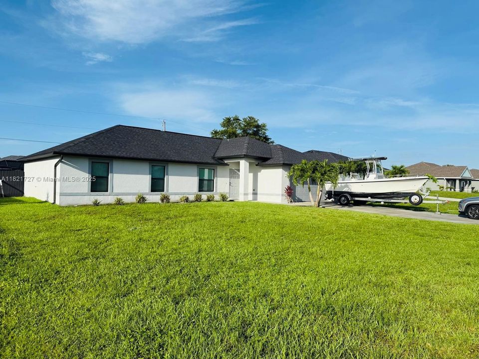 For Rent: $2,465 (4 beds, 2 baths, 1642 Square Feet)