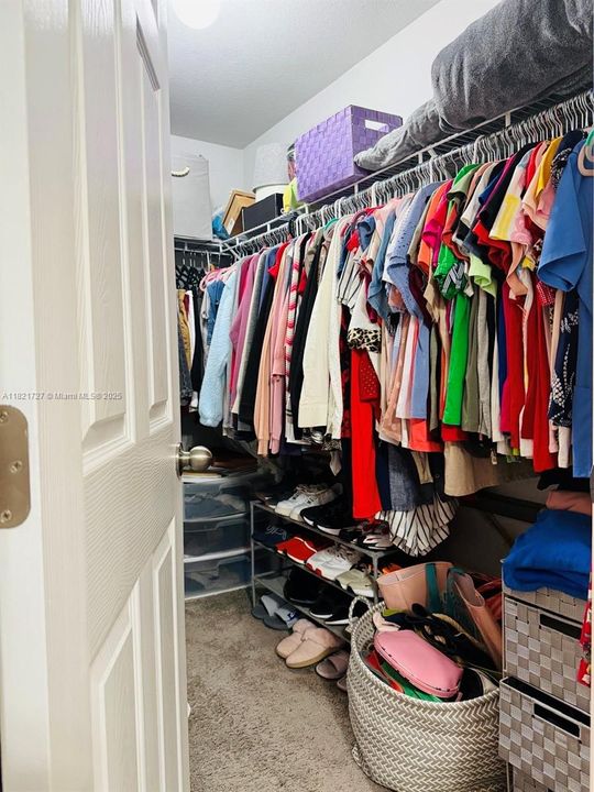 For Rent: $2,465 (4 beds, 2 baths, 1642 Square Feet)