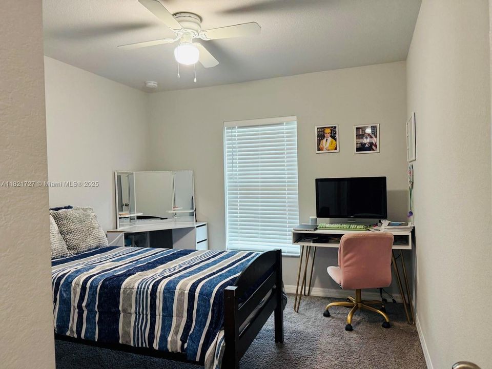 For Rent: $2,465 (4 beds, 2 baths, 1642 Square Feet)