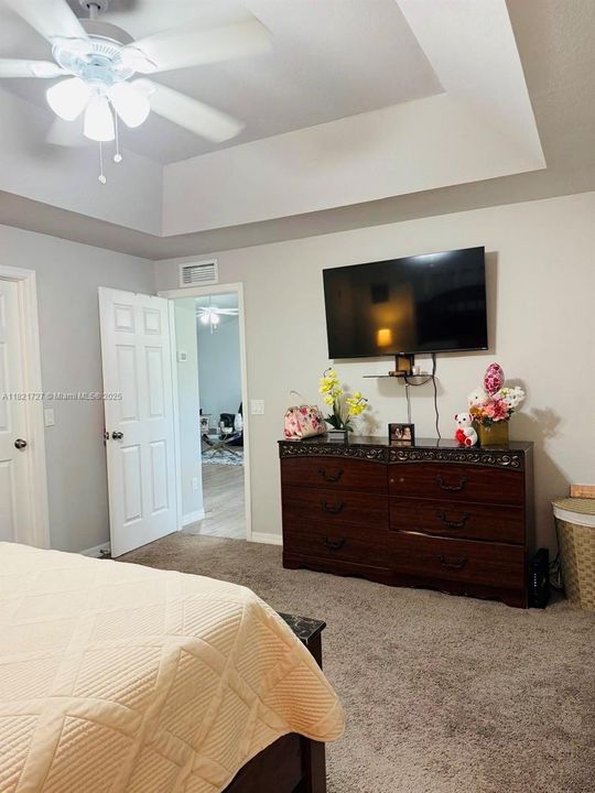 For Rent: $2,465 (4 beds, 2 baths, 1642 Square Feet)