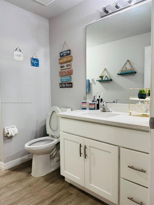 For Rent: $2,465 (4 beds, 2 baths, 1642 Square Feet)