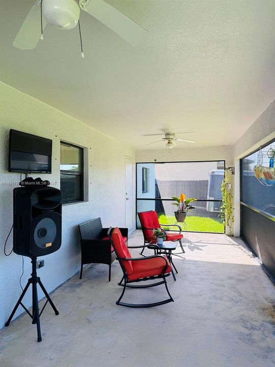 For Rent: $2,465 (4 beds, 2 baths, 1642 Square Feet)