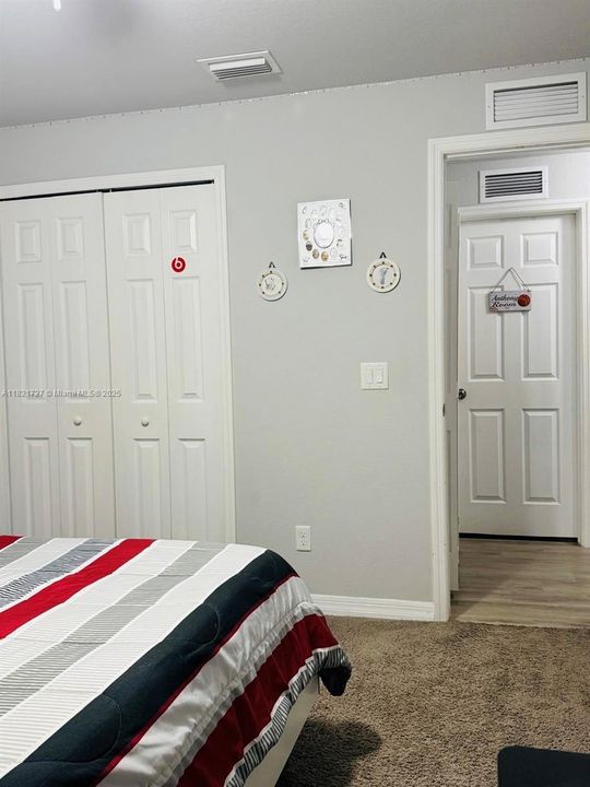 For Rent: $2,465 (4 beds, 2 baths, 1642 Square Feet)