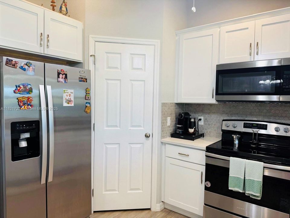 For Rent: $2,465 (4 beds, 2 baths, 1642 Square Feet)