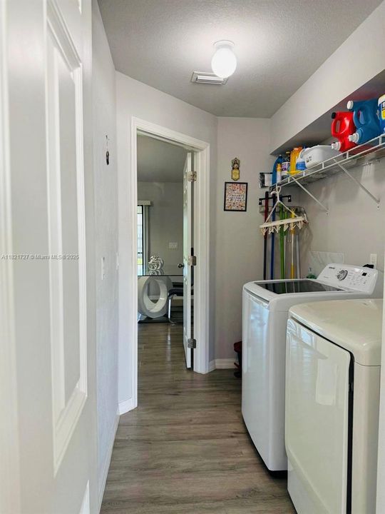 For Rent: $2,465 (4 beds, 2 baths, 1642 Square Feet)