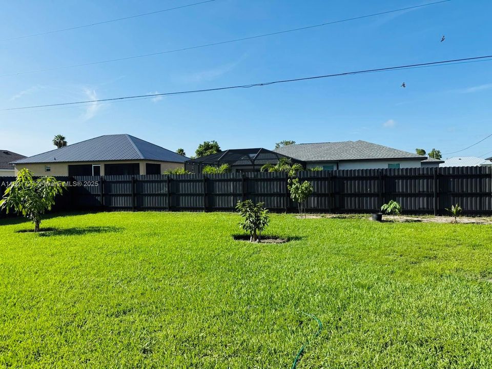 For Rent: $2,465 (4 beds, 2 baths, 1642 Square Feet)