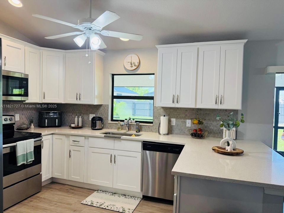 For Rent: $2,465 (4 beds, 2 baths, 1642 Square Feet)