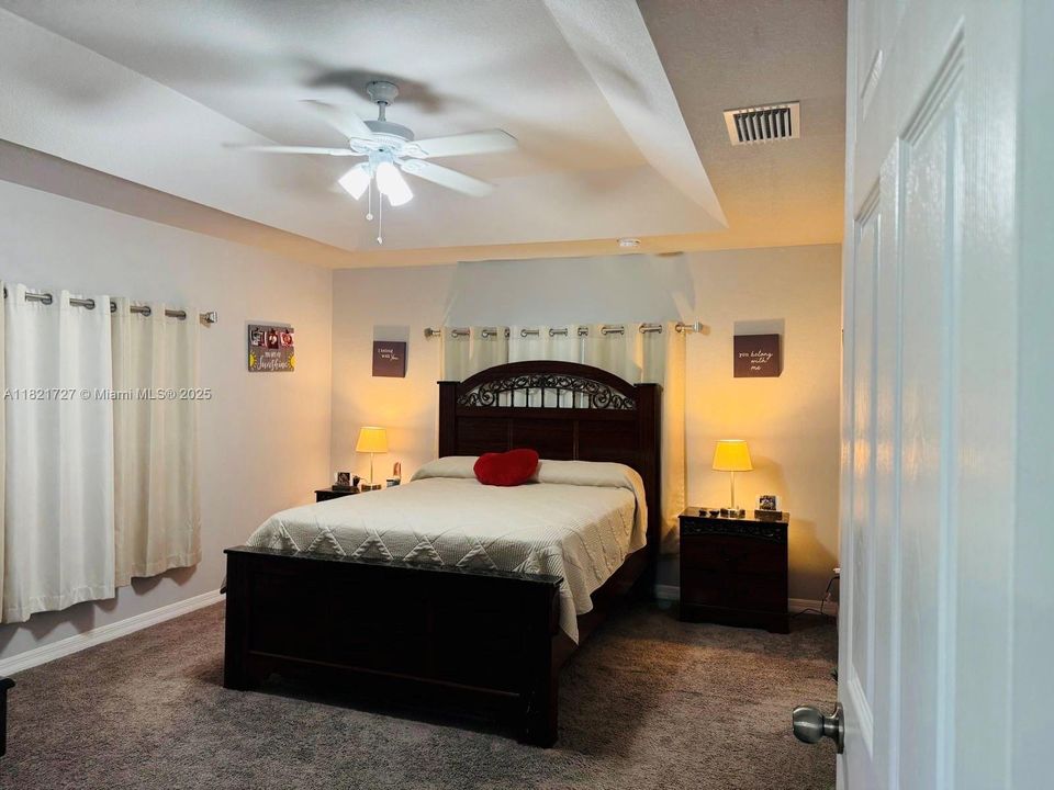 For Rent: $2,465 (4 beds, 2 baths, 1642 Square Feet)