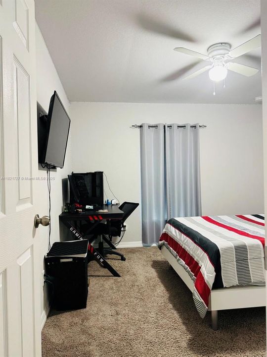 For Rent: $2,465 (4 beds, 2 baths, 1642 Square Feet)