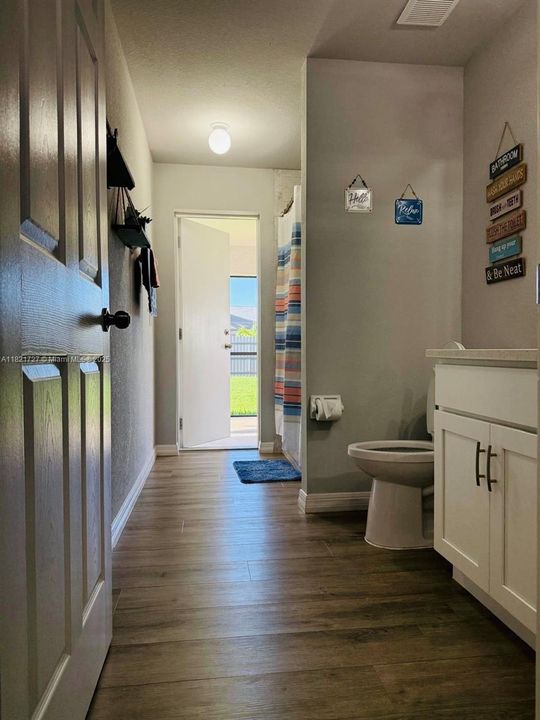 For Rent: $2,465 (4 beds, 2 baths, 1642 Square Feet)