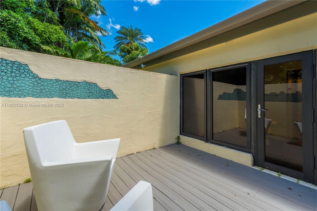 Active With Contract: $1,300,000 (5 beds, 3 baths, 3971 Square Feet)