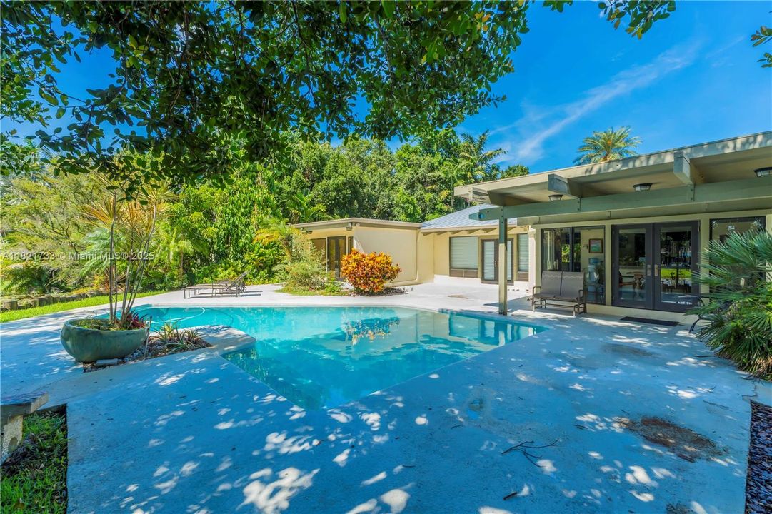 Active With Contract: $1,300,000 (5 beds, 3 baths, 3971 Square Feet)