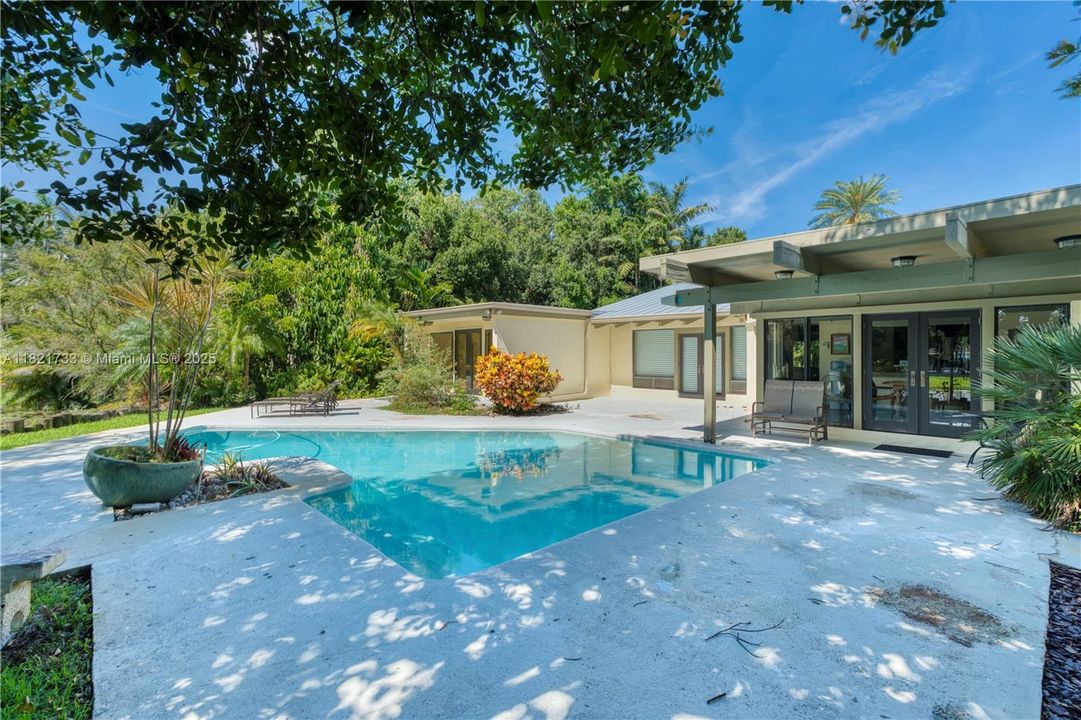 Active With Contract: $1,300,000 (5 beds, 3 baths, 3971 Square Feet)