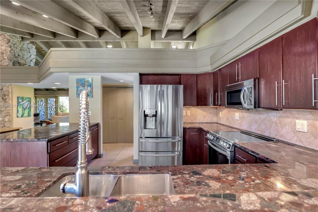 Active With Contract: $1,300,000 (5 beds, 3 baths, 3971 Square Feet)