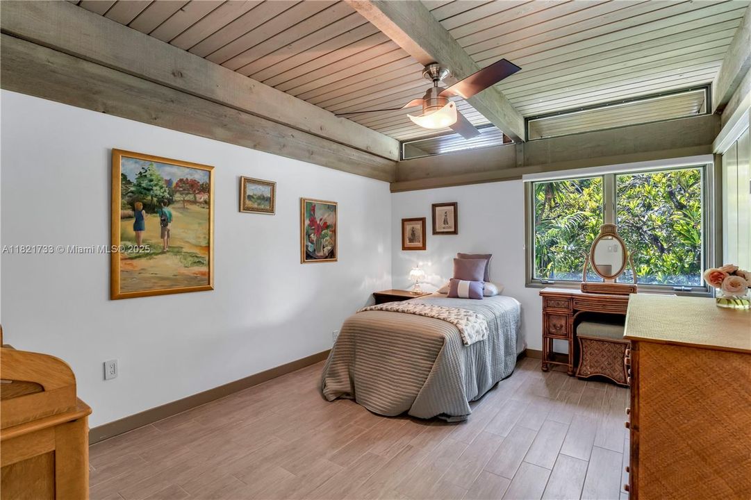 Active With Contract: $1,300,000 (5 beds, 3 baths, 3971 Square Feet)