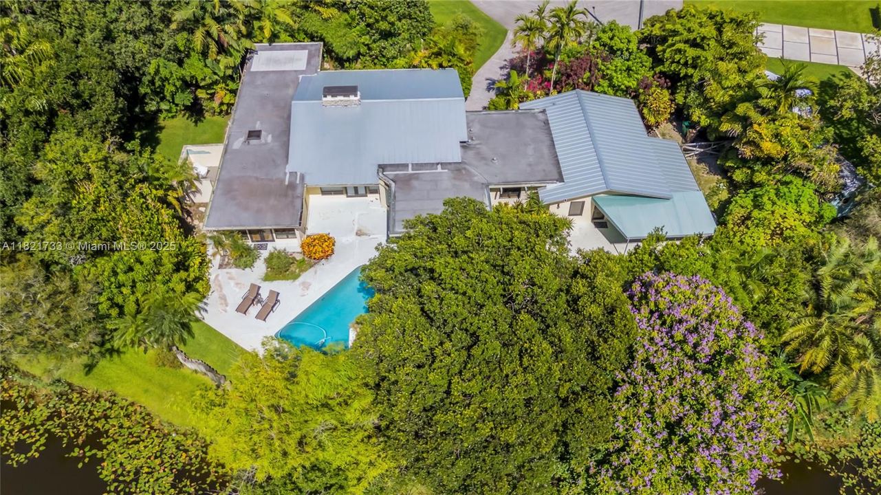 Active With Contract: $1,300,000 (5 beds, 3 baths, 3971 Square Feet)