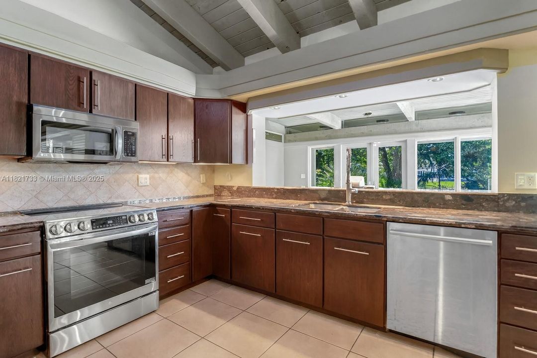 Active With Contract: $1,300,000 (5 beds, 3 baths, 3971 Square Feet)