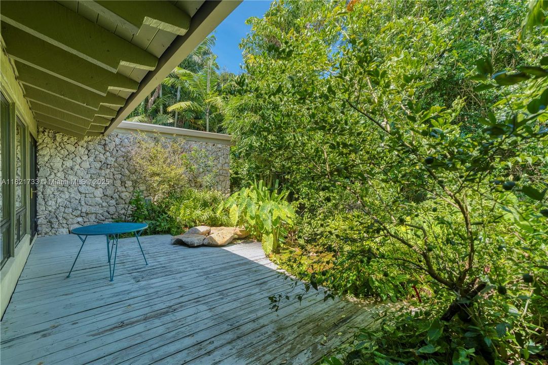 Active With Contract: $1,300,000 (5 beds, 3 baths, 3971 Square Feet)