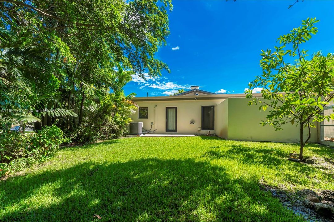 Active With Contract: $1,300,000 (5 beds, 3 baths, 3971 Square Feet)