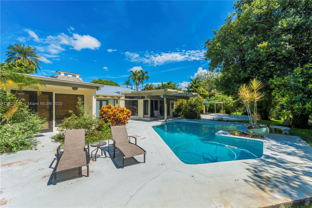 Active With Contract: $1,300,000 (5 beds, 3 baths, 3971 Square Feet)