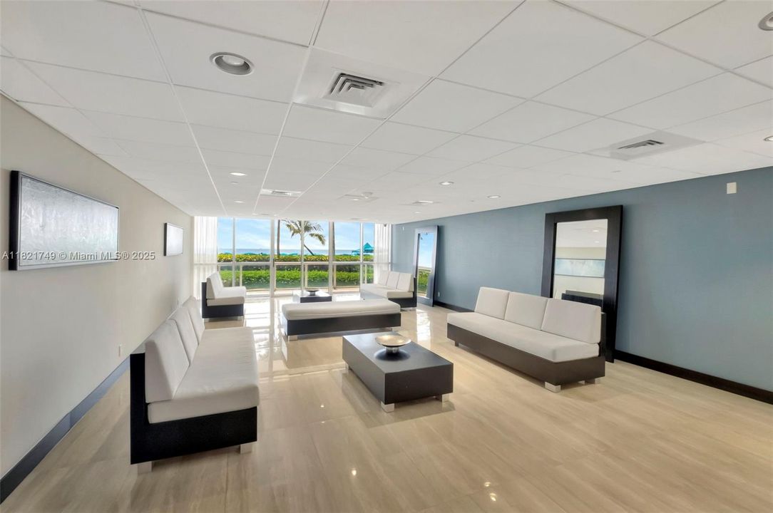 На продажу: $1,900,000 (3 спален, 2 ванн, 2020 Квадратных фут)