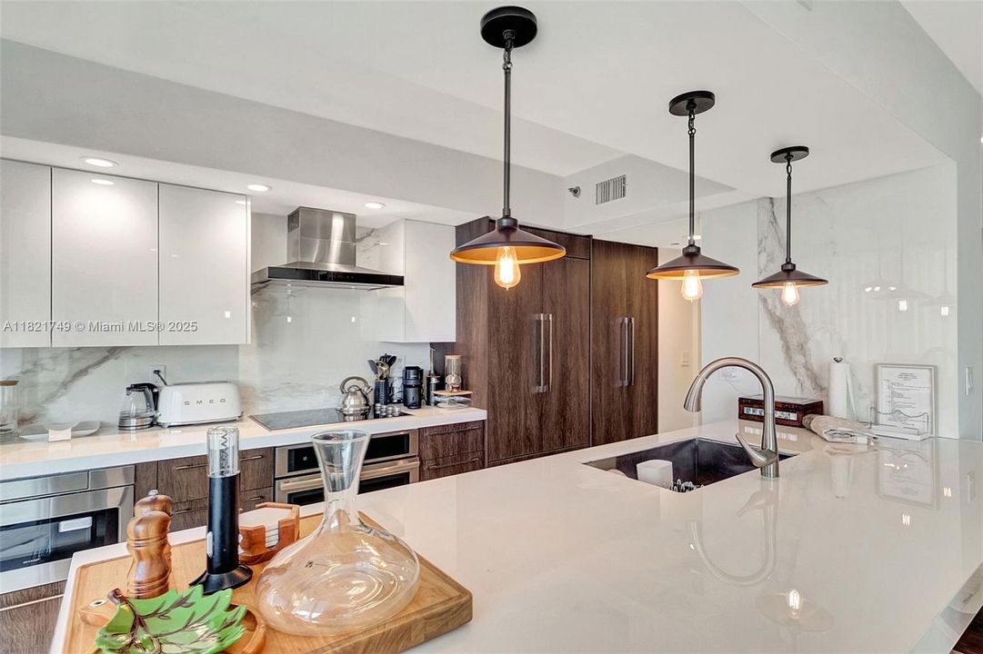 На продажу: $1,900,000 (3 спален, 2 ванн, 2020 Квадратных фут)