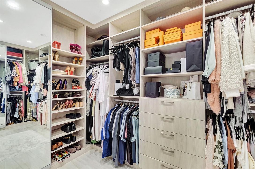 На продажу: $1,900,000 (3 спален, 2 ванн, 2020 Квадратных фут)