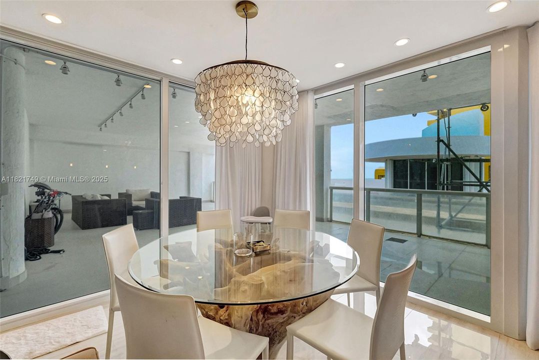 На продажу: $1,900,000 (3 спален, 2 ванн, 2020 Квадратных фут)