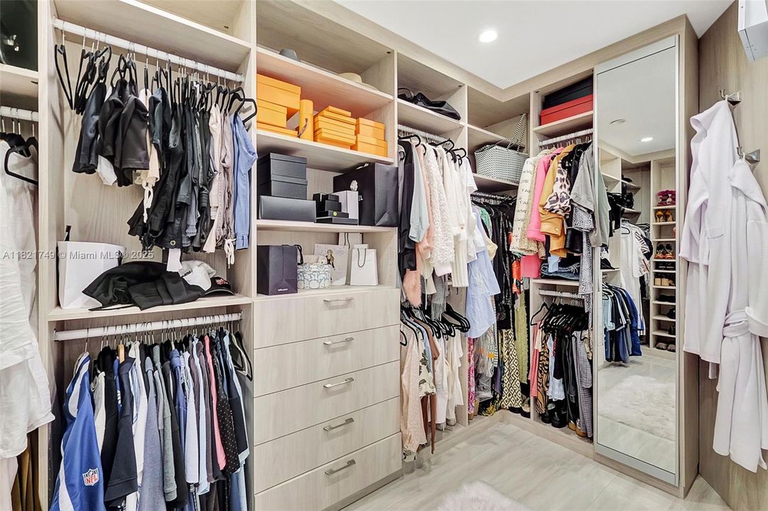 На продажу: $1,900,000 (3 спален, 2 ванн, 2020 Квадратных фут)