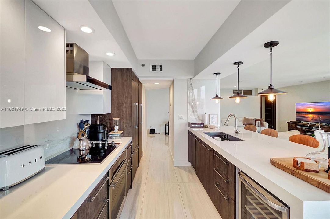 На продажу: $1,900,000 (3 спален, 2 ванн, 2020 Квадратных фут)