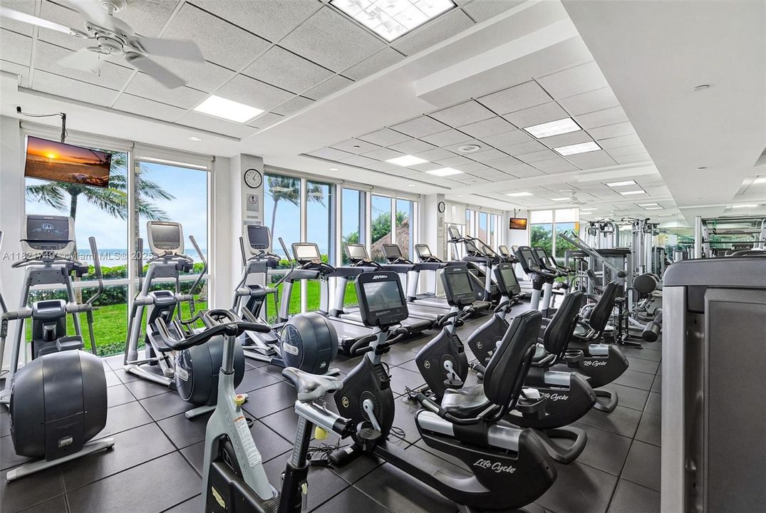 На продажу: $1,900,000 (3 спален, 2 ванн, 2020 Квадратных фут)