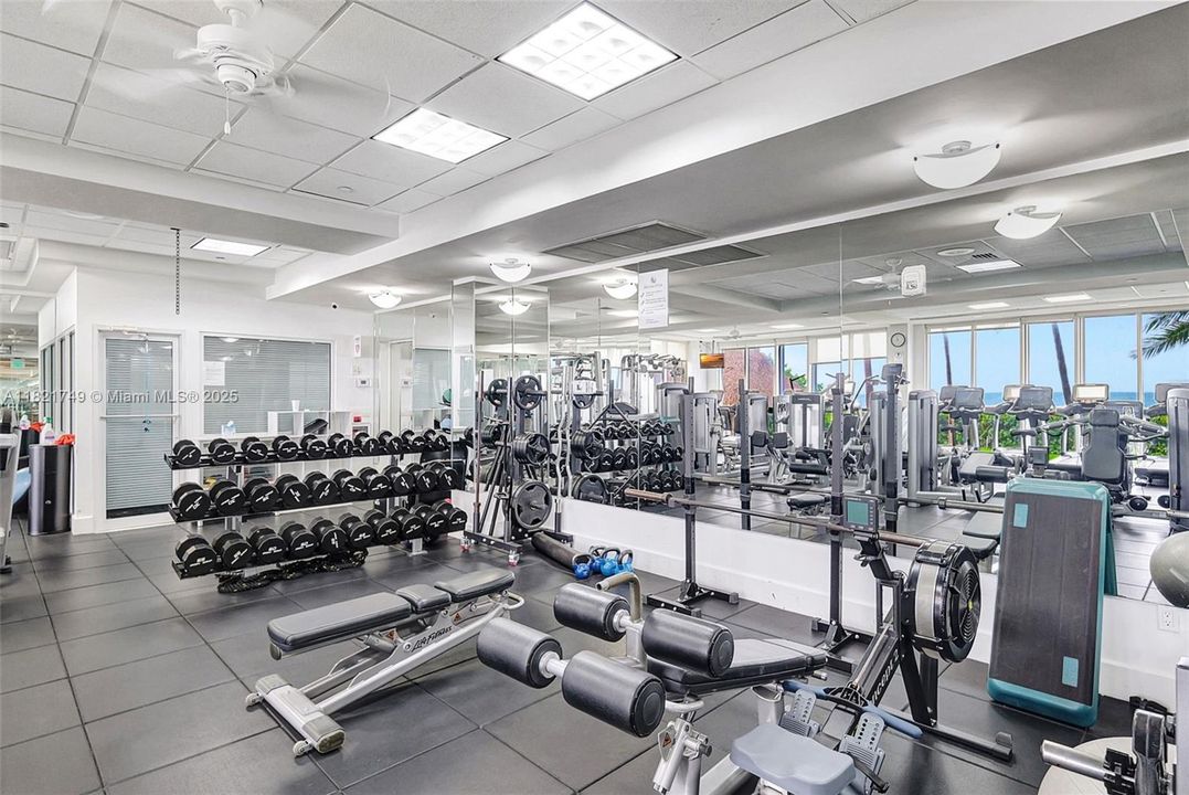 На продажу: $1,900,000 (3 спален, 2 ванн, 2020 Квадратных фут)