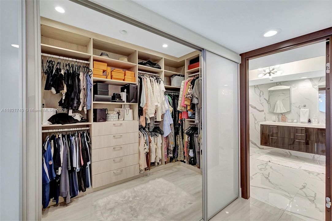 На продажу: $1,900,000 (3 спален, 2 ванн, 2020 Квадратных фут)