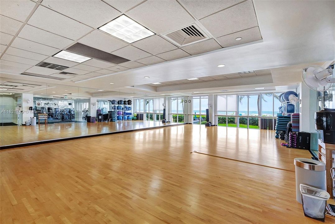 На продажу: $1,900,000 (3 спален, 2 ванн, 2020 Квадратных фут)