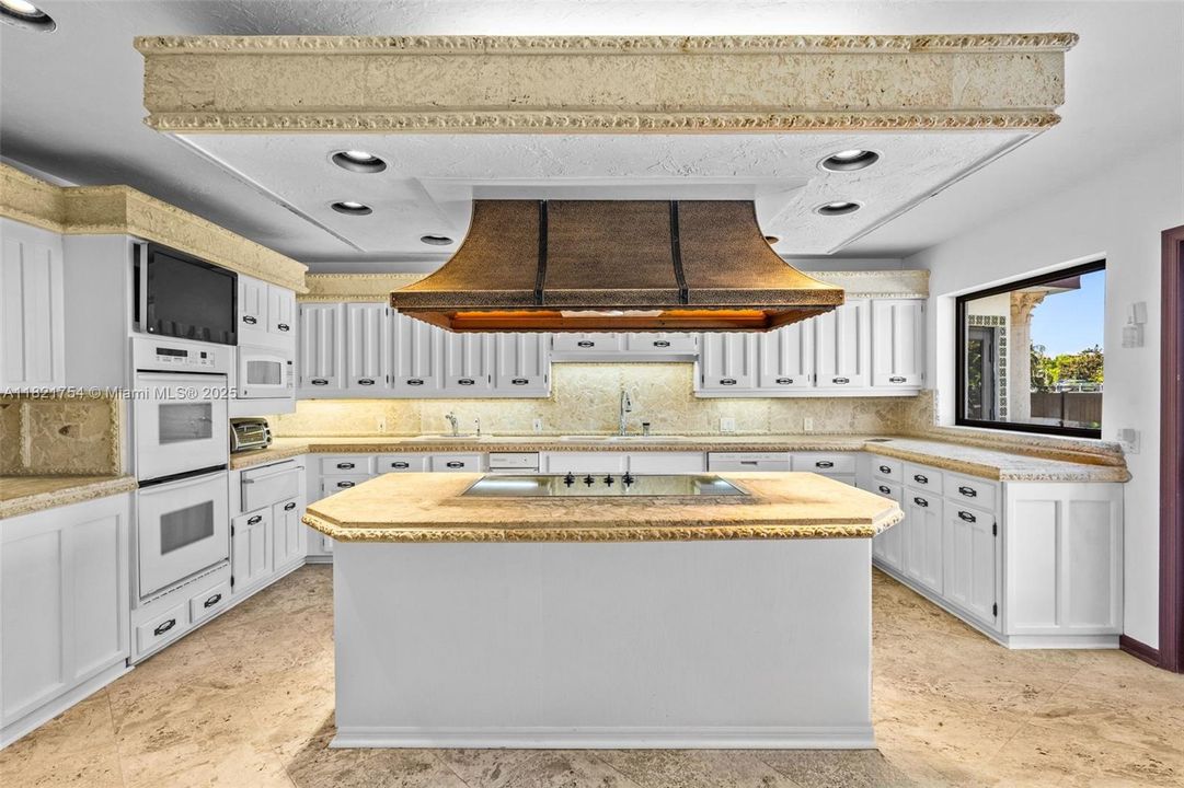 На продажу: $7,490,000 (5 спален, 6 ванн, 6738 Квадратных фут)