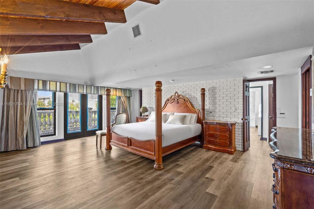 На продажу: $7,490,000 (5 спален, 6 ванн, 6738 Квадратных фут)