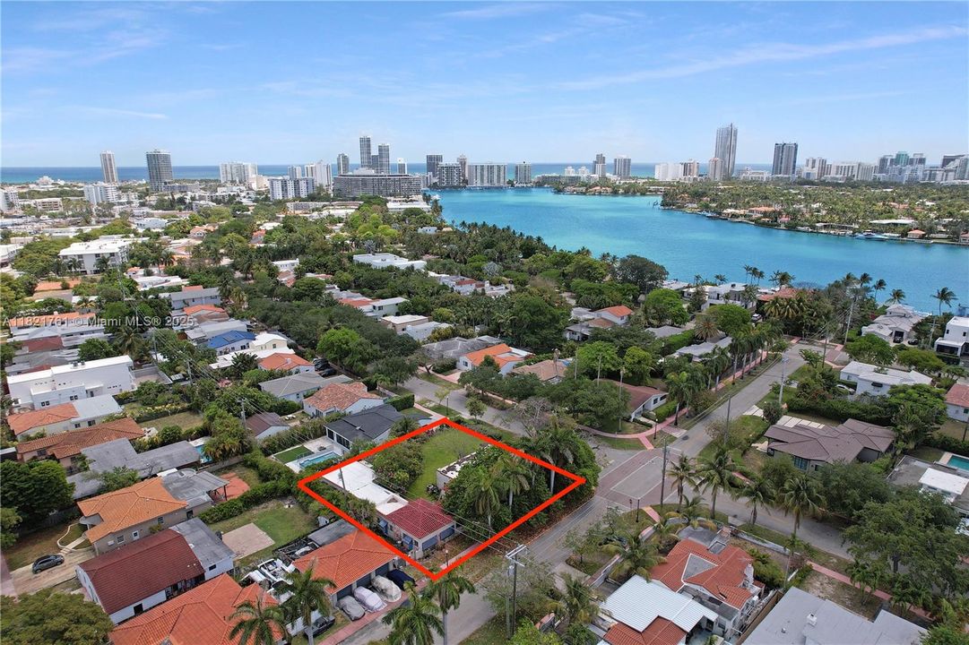 En Venta: $2,300,000 (0.30 acres)
