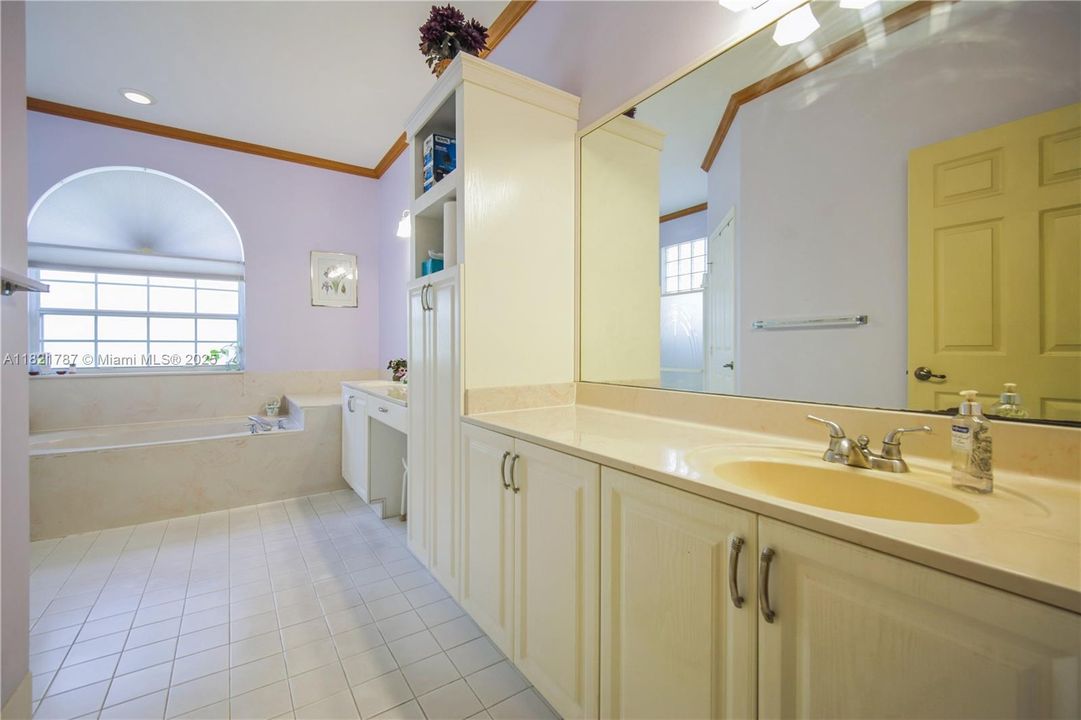 Spacious primary bathroom with dual sinks, jetted tub & separate shower.