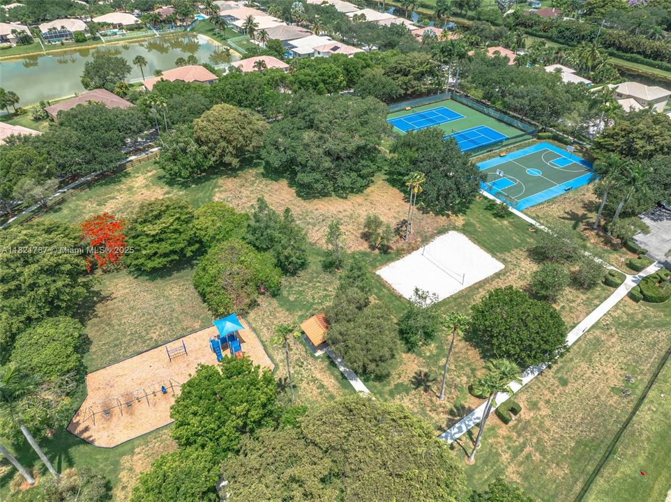 Great Country Glen community amenities! Other county parks (Vista View & CB Smith) with additional amenities are also just a few minutes away!